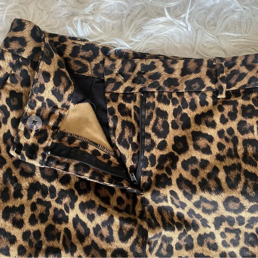 MICHAEL MICHAEL KORS WOMEN’S BROWN LEOPARD PRINTED STRETCH SHORTS, Size 4 - Picture 3 of 8